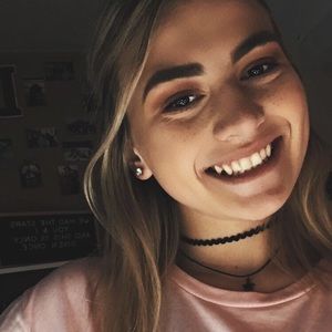 Meet your Posher, Lauren